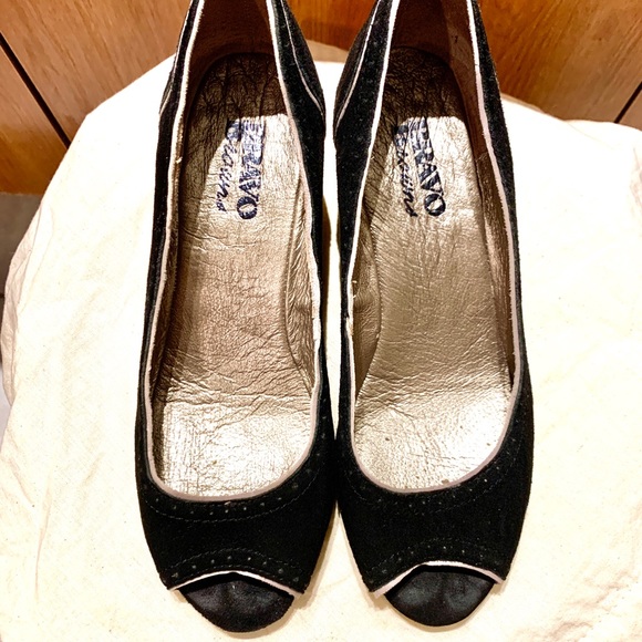 ❌SOLD❌ Black suede open toe wedge shoes - Picture 3 of 5